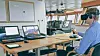PC,VR-briller og styrehendel om bord på brua til Magne Viking. Med internett kan andre være med på samme treningsøkt.