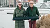 Trond Spande (t.v.) og Magnar Aske i Zygizo med sensoren som er utviklet i Stavanger. Men det var på et mer snørikt sted ideen ble unnfanget. Foto: Steffen Jenssen/Fabel Media