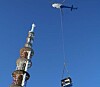 KLAR FOR ÅPNING: Mange av senderne til bakkenettet klare for åpning lørdag. Her flys utstyret ii til Jonsknutensenderen. Arkivbilde