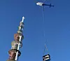 KLAR FOR ÅPNING: Mange av senderne til bakkenettet klare for åpning lørdag. Her flys utstyret ii til Jonsknutensenderen. Arkivbilde