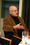 LYKKEN STÅR DEN KJEKKE BI: - Du må oppføre deg slik og være der hvor flaksen lettest kan komme, sier Arne Halaas.