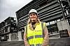 Bryndis Nielsen jobber for Climeworks og er på Orca-anlegget nærmest ukentlig for å vise fram teknologien. Hele anlegget kan styres fra selskapets hovedkontor i Zürich. Foto: Tormod Haugstad
