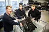 Alle roboter sjekkes i vann før de sendes ut til kunden. – Selv om roboten veier 22 kilo, er den mer eller mindre vektløs i vann. Den synker ikke, forteller utviklingsingeniør Vetle Normann (t.v.). Her sammen med produksjonsleder August Brage Egenberg Sindre og produksjonstekniker Mykyta Arestov. Foto: Alf Bergin