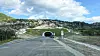 Tunnelen gjennom Liatinden er cirka to kilometer lang, men tunnelen mellom Liamyra og Olvikvatnet er om lag 440 meter.