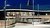 Trekledningen, de store glassflatene og det bølgende taksløret gjør at nye Jordal Amfi minner lite om en tradisjonell hockeyhall.