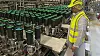 Når ølet på Carlsberg-bryggeriet i Frederica skal blandes til de riktige øltyper, går det gjennom kryssfeltet på bildet. Ventilene som leverandøren Hydracts administrerende direktør Peter Espersen står ved siden av, sikrer at de riktige lagertankene åpnes. Inntil videre har Hydract skiftet ut 600 av bryggeriets ca 7000 ventiler. Det grønne lyset viser at ventilene fungerer som de skal.