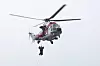 Helikopteret kan evakuere to personer om gangen med redningslina. Foto: Eirik Helland Urke