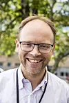 Materialekspert: Danske Jens Kjær Jørgensen ved Sintef Industris avdeling for materialer og nanoteknologi sier at det brukes stadig mer kompositter av karbonfiber i vindturbiner. Foto: Tormod Haugstad