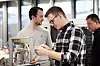 Studentene Thomas Hatlenes (t.v.) og Jan Oddvar Sagedal ble begge fast ansatt som ingeniører før eksamen. Foto: Hans Haugstad