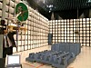 ANTENNETEST: Nemko har i dag de største og mest moderne laboratorier for test av elektromagnetisk kompatibilitet i Norge. Her testes en antenne for maritimt bruk i ett av deres nye EMC-kammere.