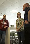 Kristoffer Høie og Trine Helene Riise i Tietoevry har begge diagnosen Asperger syndrom. Bildet er fra kontoret i på Forus i Stavanger i fjor. Henning Starholm Steen til høyre. Foto: Heidi Sævold