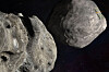 Om en asteroide mot alle odds treffer jordas atmosfære og ikke brenner opp på veien, kan den forårsake store ødeleggelser, på størrelse med ... Et treff fra kjempestor asteroide ville utryddet alt liv på jorda. I jordas tidlige barndom forekom noen kjempetreff. Illustrasjon: NASA / N... Om nødvendig kan asteroiders bane fysisk påvirkes av mennesker, for å unngå at de treffer jorda. I 2022 testet NASA sin romsonde DART. Den kolliderte med asteroiden Dimorphos (t v) som ble avbøyd merkbart i sin bane med månen Didymos (t h)