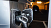 En Volkswagen ID. Buzz hurtiglader ved en Eviny-stasjon i Oslo. Eviny er blant operatørene som er i ferd med å rulle ut Autocharge, men ID. Buzz vil ikke kunne benytte seg av løsningen.