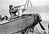 Georges Guynemer i en Morane-Saulnier modell L, som han vant sin første luftkamp i sammen med Charles Guerder den 19. juli 1915. Denne flytypen ble levert for enten en eller to personer. Foto: Wikmedia Commons