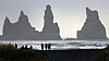 Island har rundt 130 vulkanske fjell og rammes regelmessig av vulkanutbrudd. Her nyter folk naturen ved vulkanen Katla.