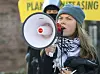 Miljøprofilen Greta Thunberg var blant demonstrantene utenfor Scandic Park. Foto: Trond Reidar Teigen