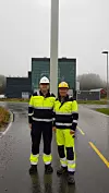Per Weidenhaijn og Tormod Gevelt foran biobrenselanlegget på Ås. Foto: Statkraft