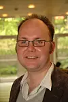 HJERTESUKK: Erik Stensrud Marstein, IFE, har stor tro på fremtidig solenergi. Men tillater seg følgende hjertesukk: - Det er ofte vanskeligere å komme frem til resultater som kan utnyttes kommersielt enn vi kunne ønske oss.