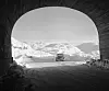 HAUKELI November 1967 Helårsveien Røldal / Haukeli er åpen for første gang vinteren 1967-1968. Her fra en av tunnelene med utsyn mot fjellheimen. Folkevogn i bildet. Foto: Kvaale / NTB / Scanpix