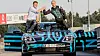 - 7,42 er en god tid, sier Stefan Weckbach (t.v). Her feirer han verdensrekorden rundt Nürburgring sammen med sjåfør Lars Kern. Foto: Porsche