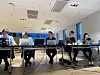 – Under øvelsen fant vi nye sårbarheter og kreative måter for å beskytte kundene vi jobber for. Det viktigste er kanskje samholdet vi skaper. Gjensidig tillit mellom teamene er viktig for å skape et trygt miljø hvor folk får muligheten til å utvikle seg samtidig som de vet at alle heier på hverandre, forteller Jan Henrik Schou Straumsheim (midt i bildet). Nico og fem andre var med digitalt på skjermer.
