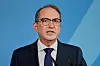 Tysklands innenriksminister Alexander Dobrindt har tidligere uttalt at landet er et «daglig mål for hybrid krigføring». Foto: Ebrahim Noroozi / AP / NTB