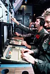 Det finnes få offentlig tilgjengelige bilder fra innsiden av EC-130H Compass Call. Dette bildet er i 1989 i et fly som var stasjonert i daværende Vest-Tyskland. Foto: MSGT Bill Thompson/Department of Defense