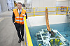 Energiminister Terje Aasland (Ap) mener det er svært gledelig at 21 oljeselskaper har søkt tillatelse til nye utvinninger på norsk sokkel. Her fra et innspillsmøte med oljebransjen på et anlegg i Stavanger i mai i år.