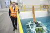 Energiminister Terje Aasland (Ap) mener det er svært gledelig at 21 oljeselskaper har søkt tillatelse til nye utvinninger på norsk sokkel. Her fra et innspillsmøte med oljebransjen på et anlegg i Stavanger i mai i år.