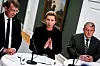 Danmarks utenriksminister Lars Løkke Rasmussen, til høyre, bekrefter på Facebook at avtalen om Grønland skal underskrives neste uke. Det er statsminister Mette Frederiksen (i midten) skal skrive under for Danmark.