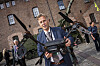 Øyvind Sjøvik i FFI med en norskutviklet overvåkningsdrone.