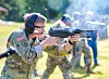 Våpentrening med M3 «Grease Gun» i Fort Bragg i 2020. Foto: K. Kassens/US Army/CC-PD-Mark/Wikimedia Commons