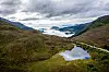 Vestland, vestland. Klart og stille vær, og knotten kryr. Foran: Skumdalsvatnet. Bak: Moldefjorden, der tunnelen skal munne ut. Foto: Eirik Helland Urke