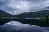 Moldefjorden. Dalgangen til venstre i fjellet er Mannseidet. Tunnelen vil munne ut i havnivå noe til høyre for den. Foto: Eirik Helland Urke