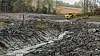Feilaktig utført drening fra landbrukseiendommer kan skape farlig erosjon i skredutsatte kvikkleireområder. Bildet viser Tistilbekken kort tid etter at skredet gikk i Gjerdrum. Målet til NVE var den gang at kontrollert erosjon skulle senke bekken to meter. På bildet har bekken allerede gravd seg én meter ned.