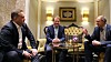 Jens Berge (t.v.) og Bjørn Kj. Haugland (t.h.) inviterte adm.dir. Bo Cerup-Simonsen fra Mærsk Mc-Kinney Møller Zero Carbon Shipping til å innlede på en rundebordskonferanse med norsk næringsliv. Målet er å lære av måten det danske senteret jobber og se om det kan overføres til flere bransjer i Norge.