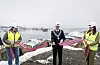 Fylkesordfører i Vestland, Jon Askeland (Sp), klipper snora til industriområdet hvor Skigas fabrikk er planlagt i 2026. Foto: Skiga