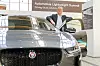 Egil Hogna som leder Norsk Hydros ekstruderingsvirksomhet, har selv falt for en aluminiumsbil. Han er en av cirka 700 som venter på Jaguars nye Tesla-konkurrent. Foto: Joachim Seehusen