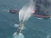 Forsøk på å slukke brannen om bord på den 274 meter lange oljetankeren Sanchi. Redningsmannskap kom seg om bord og hentet VDR-en (Voyage Data Recorder). Mannskapet på 32 omkom.