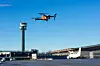 Det er enkelt nok å gjenkjenne en drone visuelt på dagtid. I mørket kan det derimot være svært vanskelig, også å bedømme avstanden til lysene man ser. Dronen på bildet er nok fløyet med tillatelse.