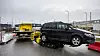 En robot henter ut biler fra det brannrammede parkeringshuset på Stavanger lufthavn, Sola.