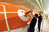 Easyjet-fly har blitt har blitt malt med det nye systemet ved anlegget til MAAS Aviation i Maastricht, Nederland.