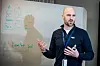 Christian Fredrik Eggesbø leder Six Robotics, som utvikler dronesvermprogramvare på Helsfyr i Oslo.