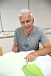 Miljøvernleder Odd Rønningen mener et vannkraftverk ved Tystigen vil være et godt miljøtiltak for Stryn kommune. Blir arealplanen kommunalt godkjent i høst, vil de sende den videre til NVE for vurdering av om kraftverket vil være konsesjonspliktig. Foto: Mona Strande