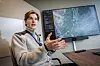 Mathias Minos-Stensrud leder for perception-teamet i Six Robotics. Her viser han fram noe av det dronesvermprogramvaren til selskapet kan gjøre. Foto: Arash A. Nejad