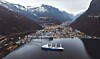 Trans Sol har rotorseil, solceller, batterilagring, optimaliserte propeller og landstrøm. Her på vei ut fra Hydros aluminiumverk i Høyanger med valseblokk til det europeiske markedet.