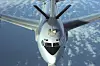 Her får et av Natos Awacs-fly overført drivstoff fra et Airbus A330-243MRTT tankfly tilhørende Natos Multinational MRTT Unit under en nylig test.