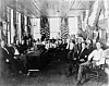 1935: IBM lærer opp kvinner til å fylle tekniske stillinger som før var forbeholdt menn.