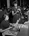 1936: IBM hjelper den amerikanske regjeringen med å etablere datasystemet for sosialtrygd.