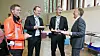 F.v. Jimmy Bengtsson i Veidekke, Morten Grongstad i AF-gruppen, Ståle Rød i Skanska og Harald Nikolaisen i Statsbygg feirer med kake under markeringen av kontraktinngåelsene for nytt regjeringskvartal. Foto: Eirik Urke